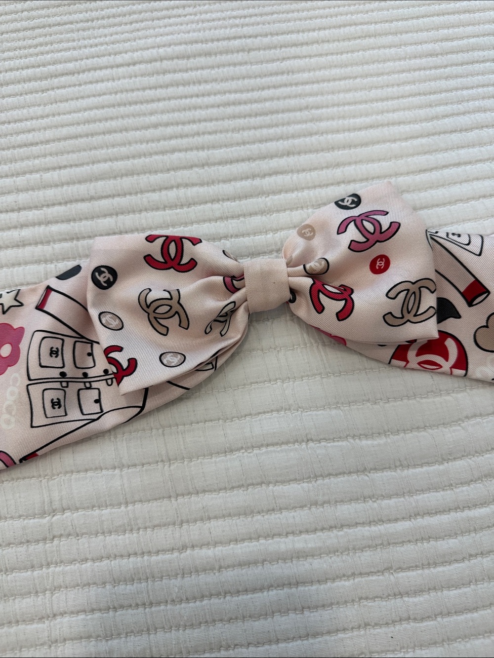 Authentic Chanel bow - Picture 2 of 6